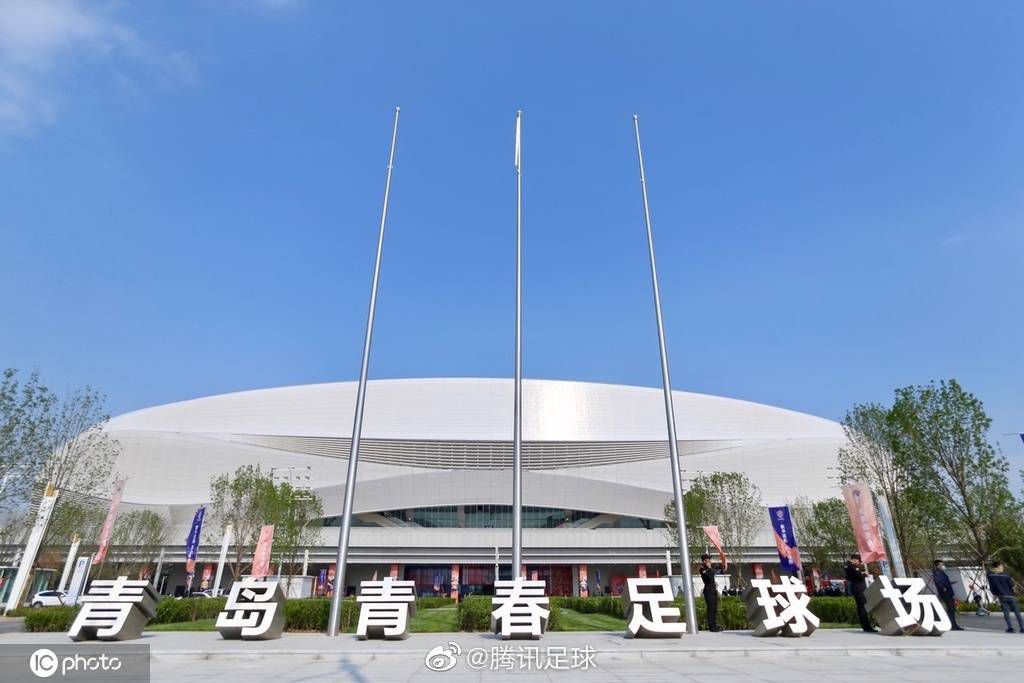 叶辰瞪了他一眼，冷声质问：怎么回事？刚才求助我的时候，跟我说话还‘您啊‘您啊的，现在目的得逞就变成‘你了？翻脸的速度也太快了一点吧？徐英东头大如斗，连忙赔礼道歉：哎呀真是对不起，我这是疏忽大意了，还请您千万不要跟我一般见识。